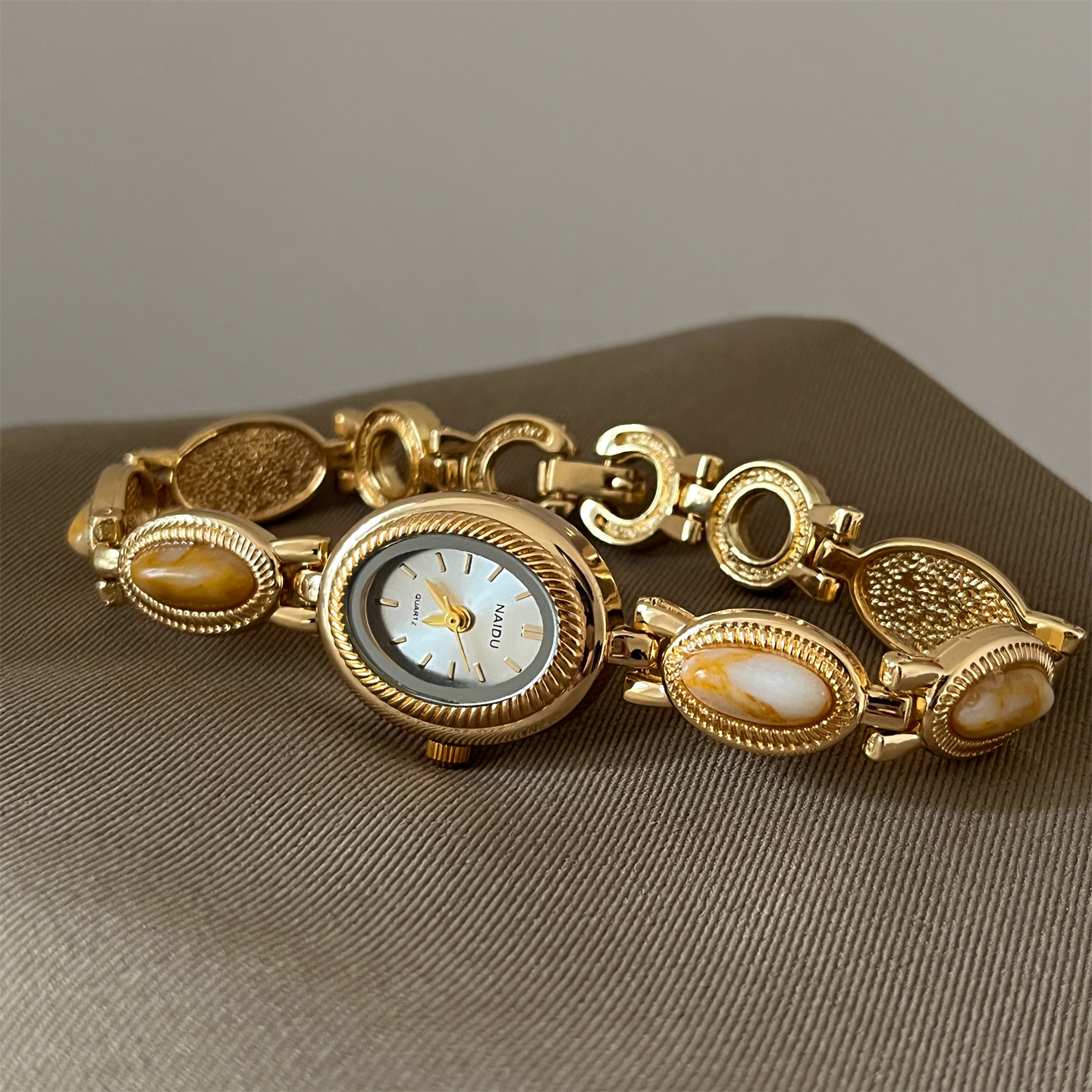 New Vintage Women's Watch with - مراجعة Luxury Watch Vintage وسعره