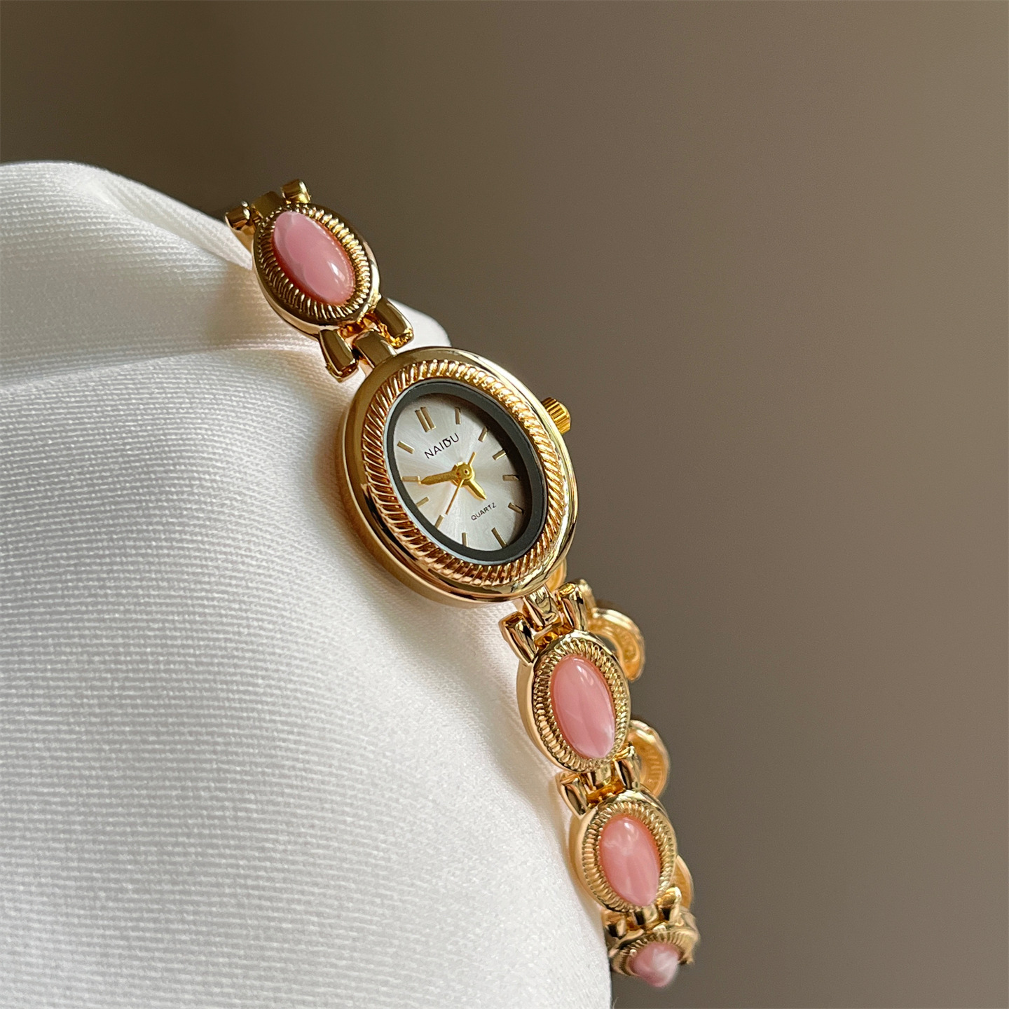 New Vintage Women's Watch with - مراجعة Luxury Watch Vintage وسعره
