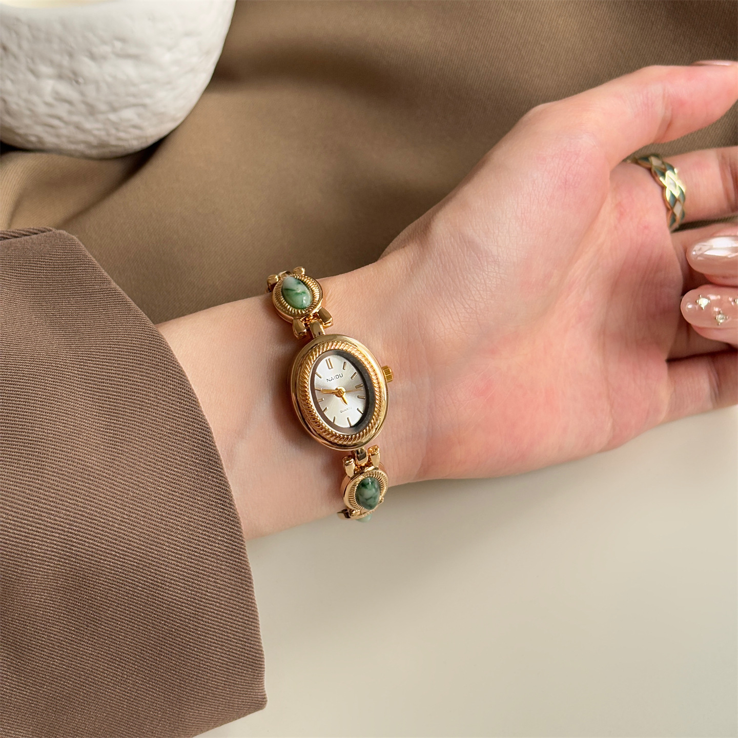 New Vintage Women's Watch with - مراجعة Luxury Watch Vintage وسعره