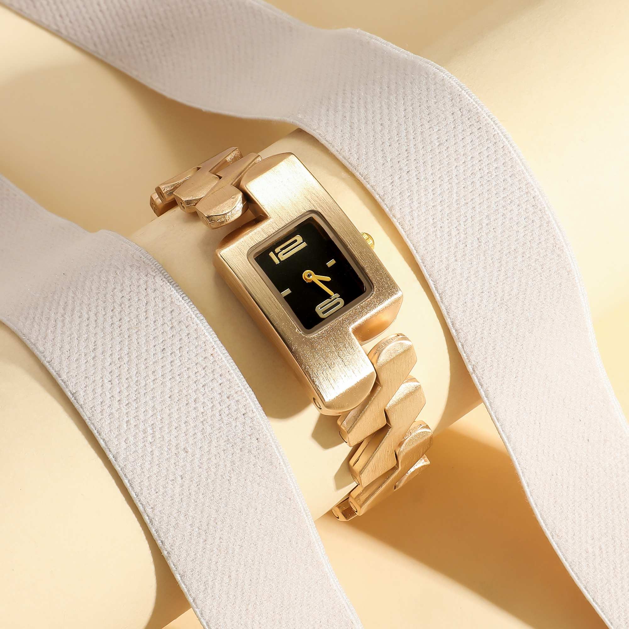 Ladies' fashionable light luxu - مراجعة Luxury Watch With Arabic Numerals وسعره