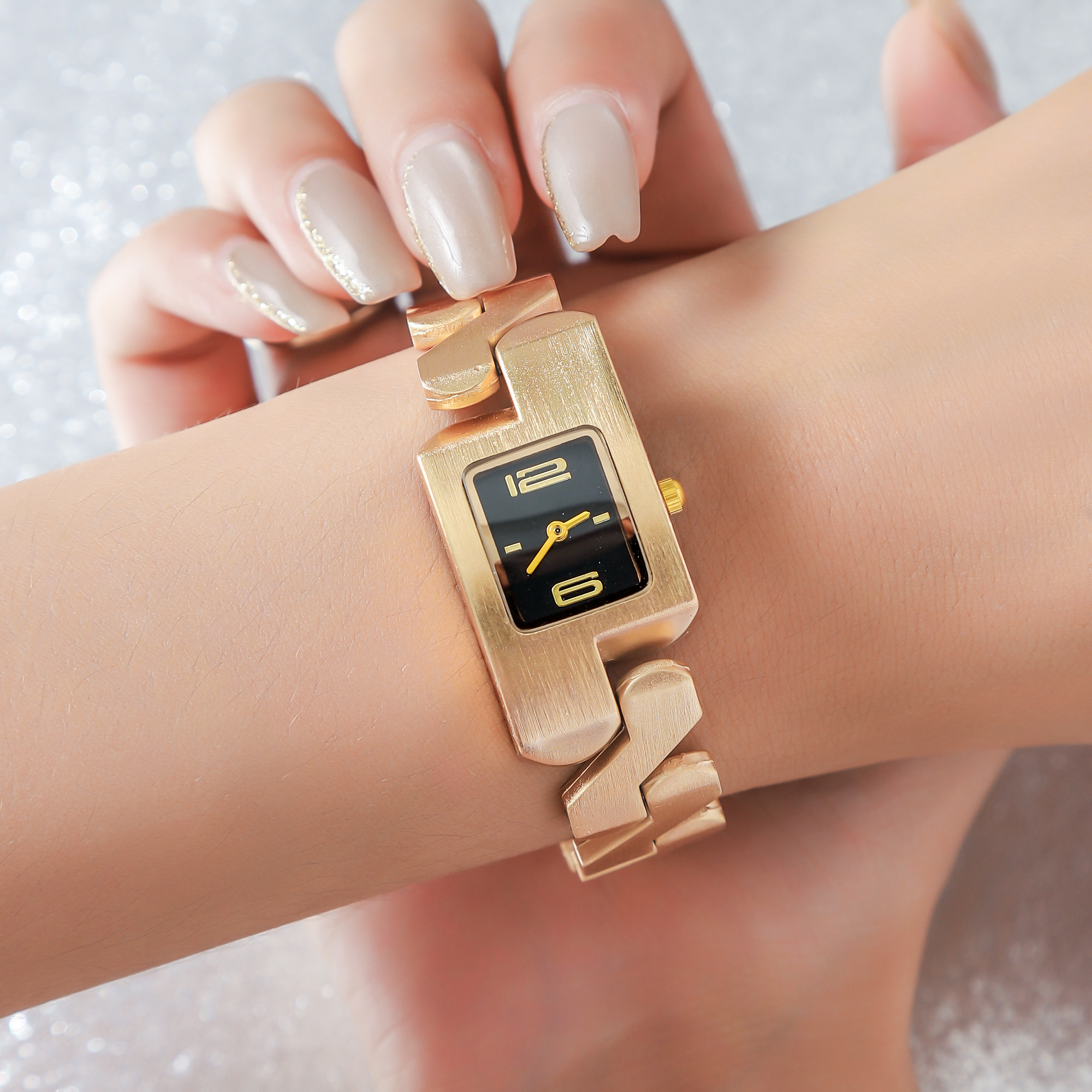 Ladies' fashionable light luxu - مراجعة Luxury Watch With Arabic Numerals وسعره
