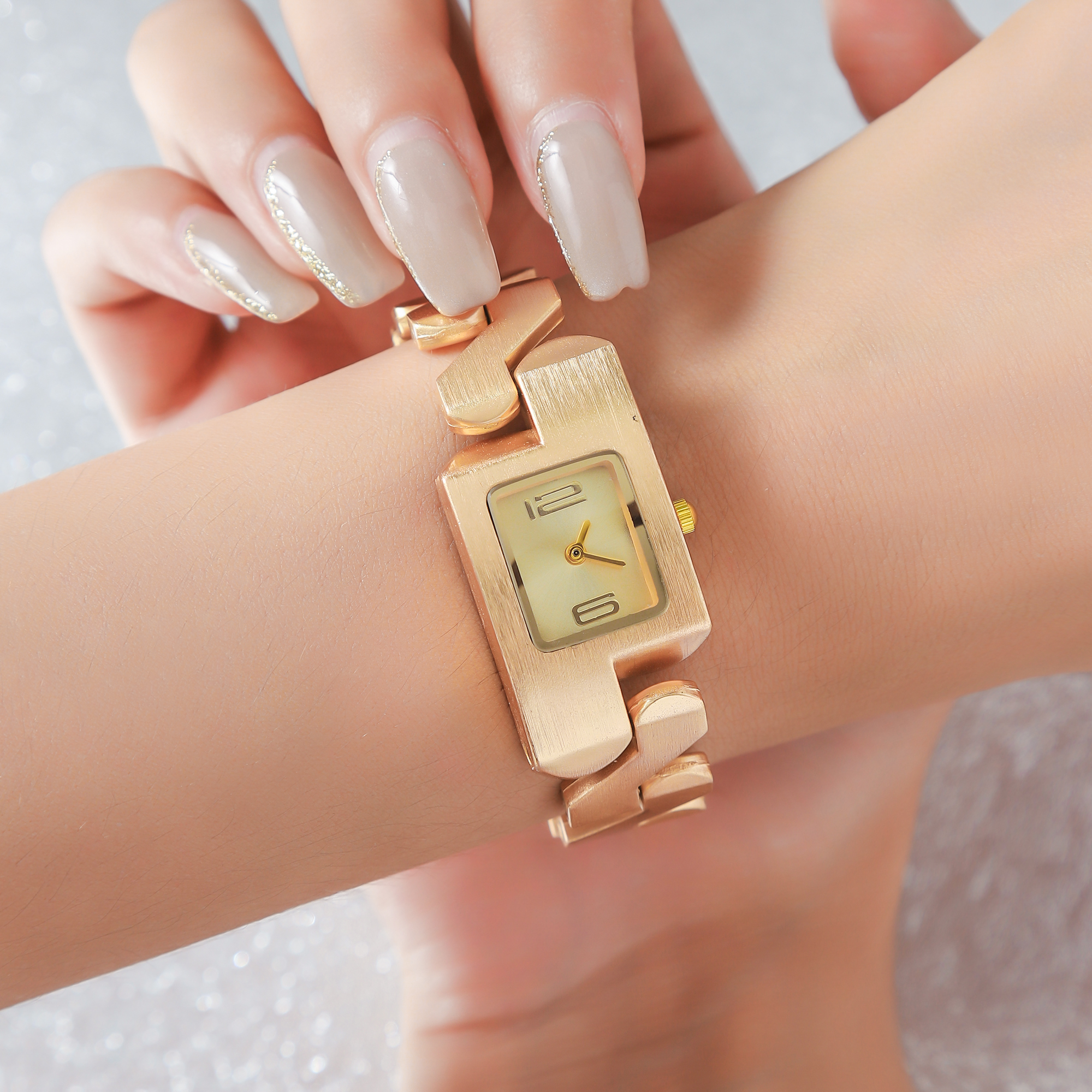 Ladies' fashionable light luxu - مراجعة Luxury Watch With Arabic Numerals وسعره