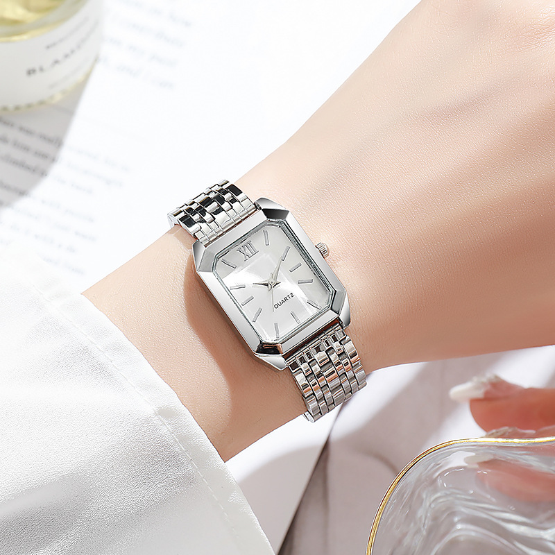 Famous Brand Women Watch Hot S - مراجعة Luxury Watch Brands Logo وسعره