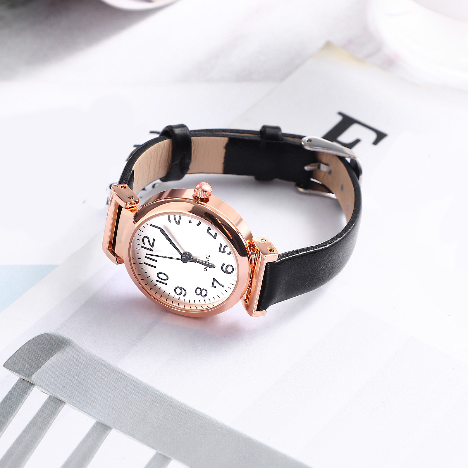 Fashionable Small Dial Quartz  - مراجعة Luxury Watch Events وسعره