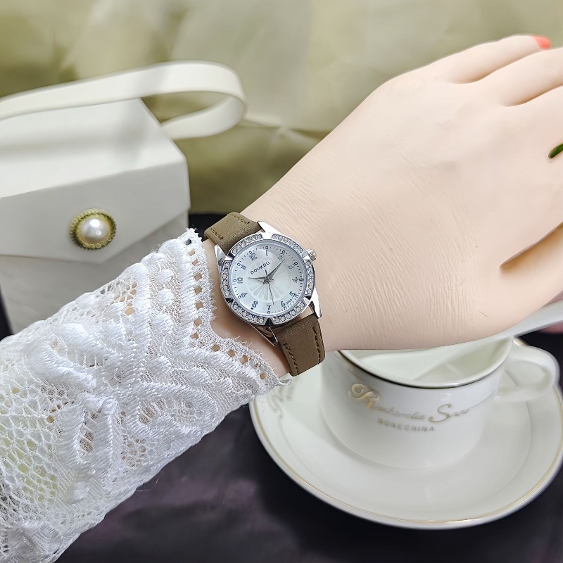 Fashion Women Watches Daisy Di - مراجعة Luxury Watch With Arabic Numerals وسعره