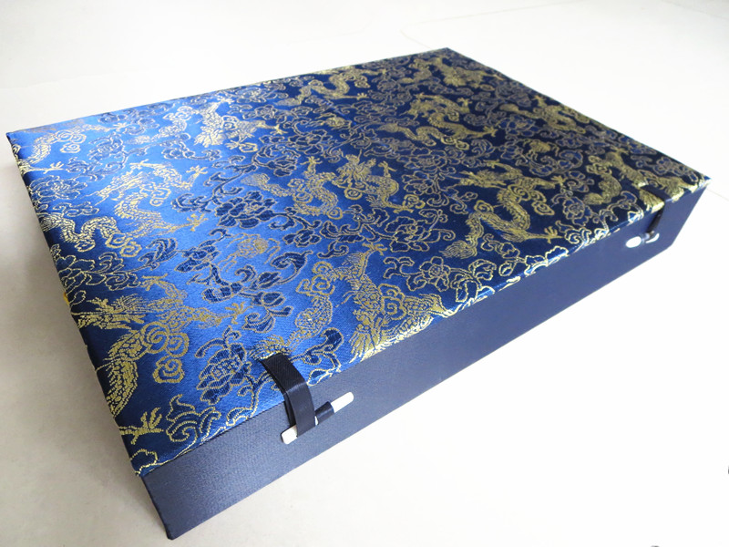 Vintage Chinese Style Silk Gif - مراجعة Luxury Watch Events وسعره
