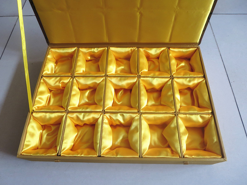 Vintage Chinese Style Silk Gif - مراجعة Luxury Watch Events وسعره