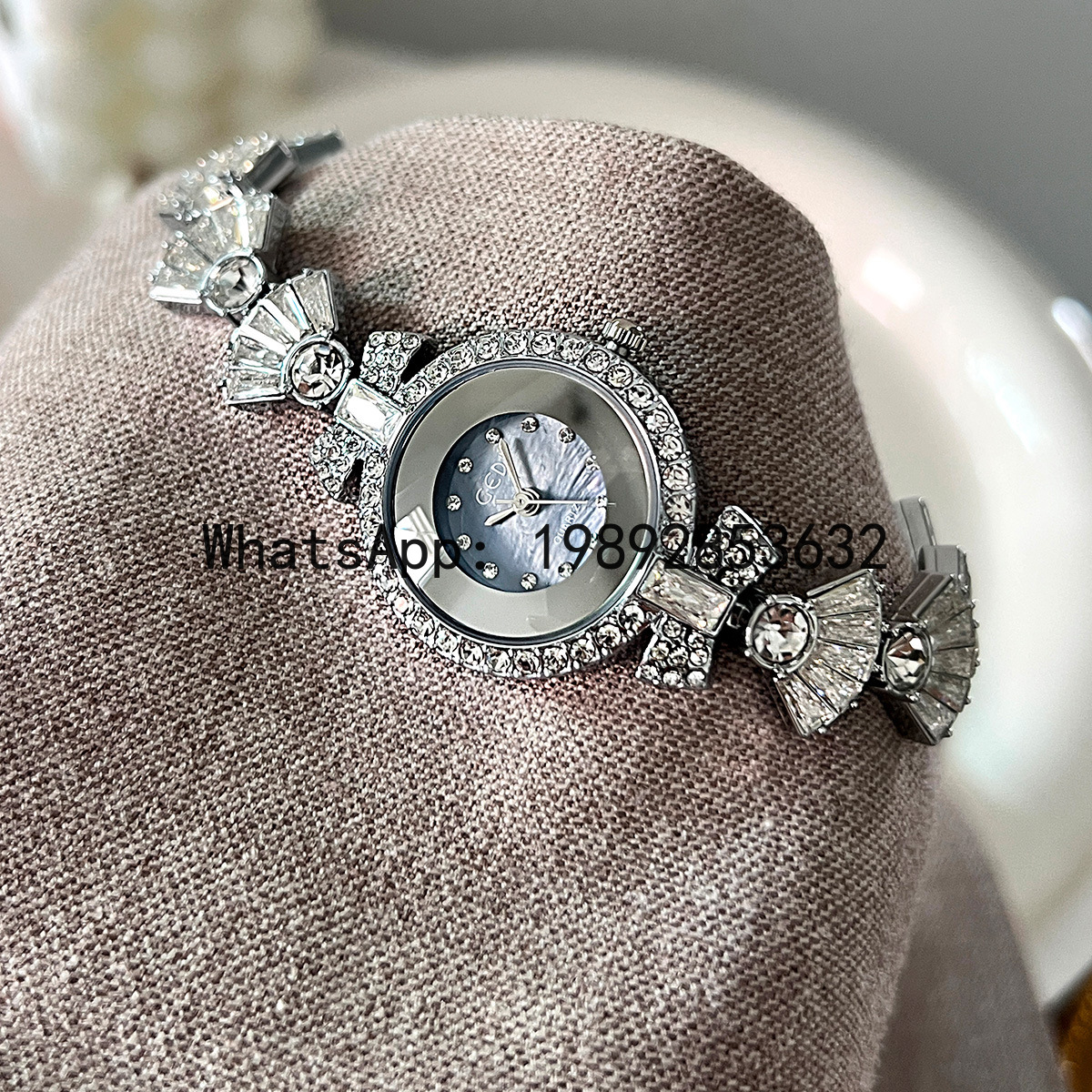 SLT Women's Light Luxury Diamo - مراجعة Luxury Watch Events وسعره