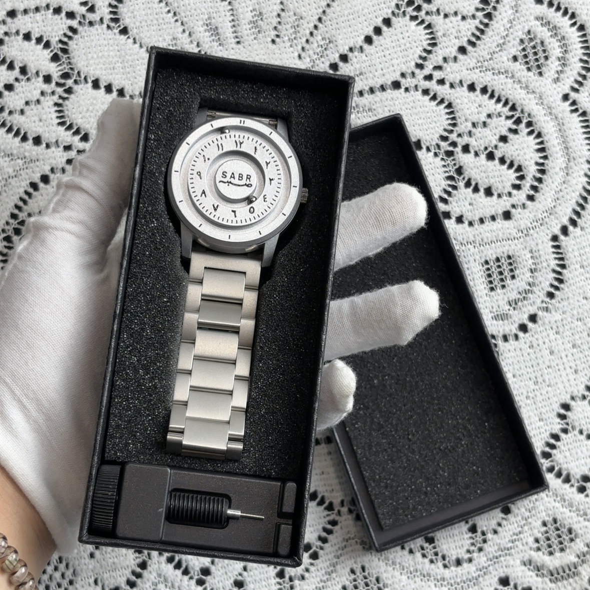 Sabr Arabic Numerals Men's Qua - مراجعة Luxury Watch With Arabic Numerals وسعره