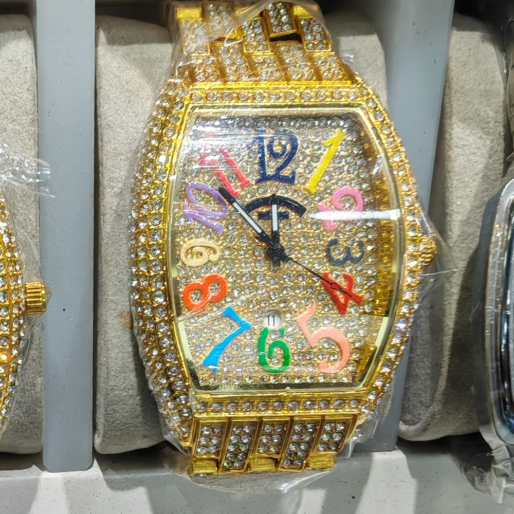 Tonneau NO Logo Full Diamond H - مراجعة Luxury Watch Brands Logo وسعره