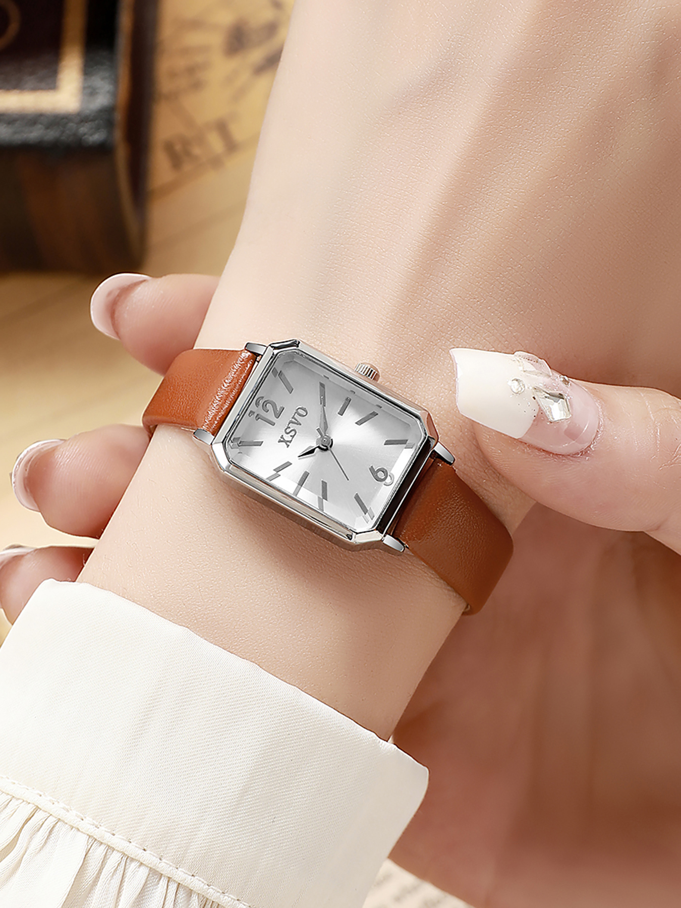 Vintage Silver Square Women's  - مراجعة Luxury Watch Vintage وسعره