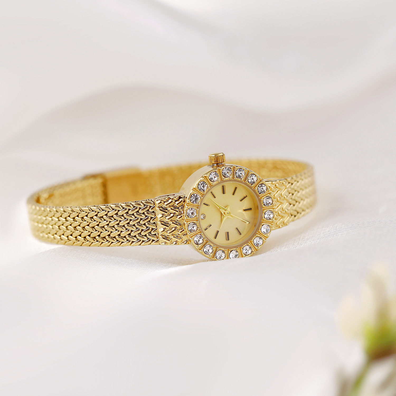Vintage Women's Wristwatch Lux - مراجعة Luxury Watch Vintage وسعره