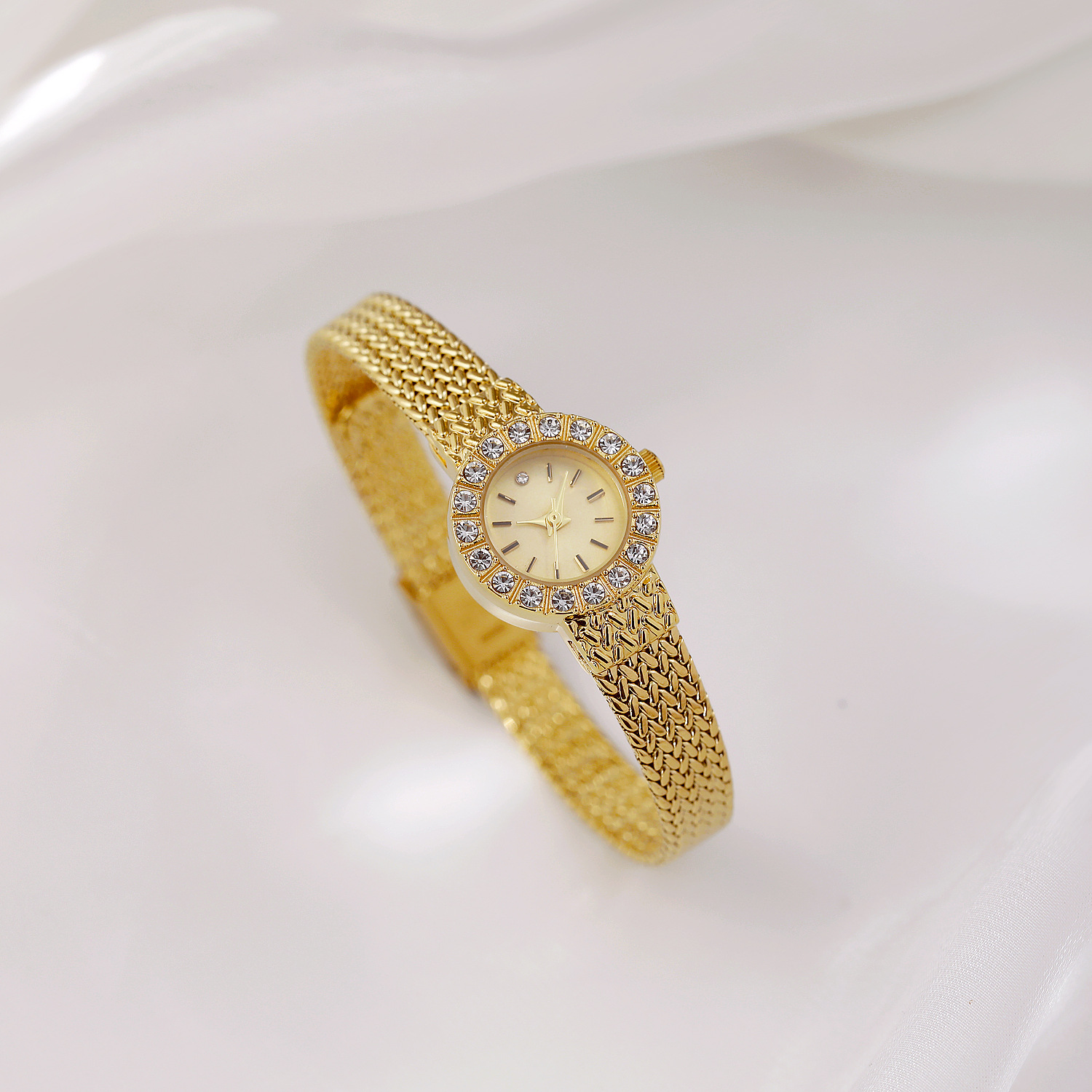 Vintage Women's Wristwatch Lux - مراجعة Luxury Watch Vintage وسعره