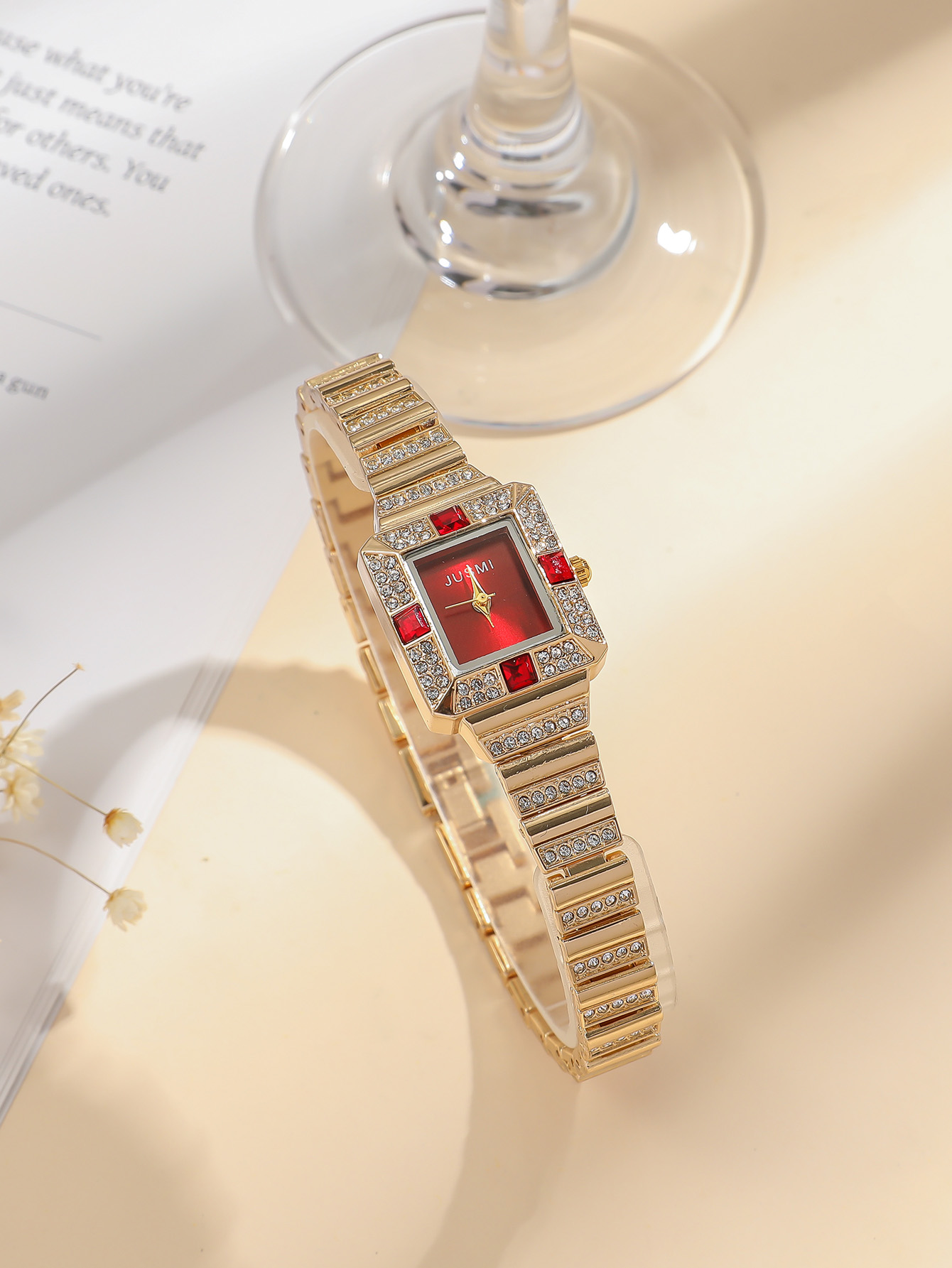Luxury Gold Square Women's Wat - مراجعة Luxury Watch La وسعره