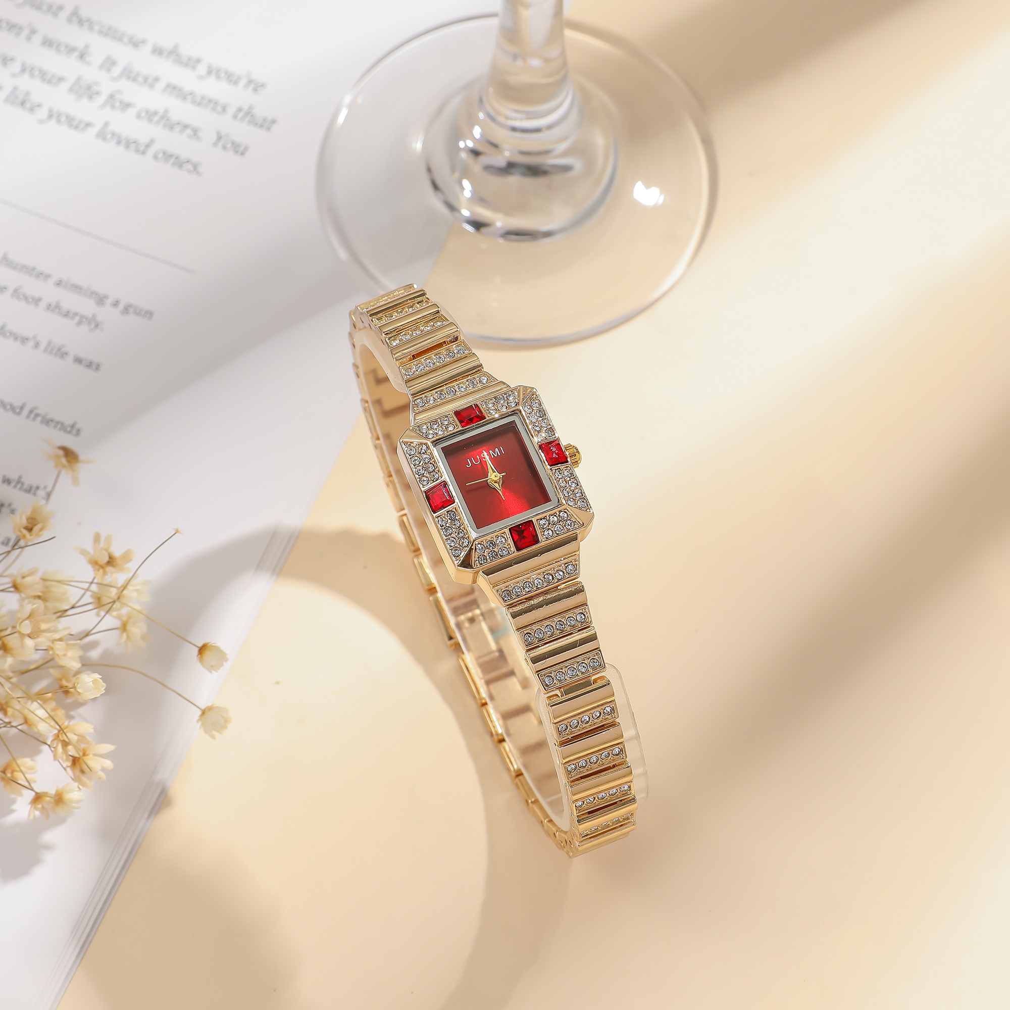 Luxury Gold Square Women's Wat - مراجعة Luxury Watch La وسعره