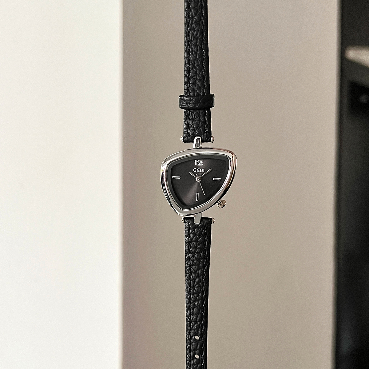 GEDI Vintage Watch Leather Lig - مراجعة Luxury Watch Vintage وسعره