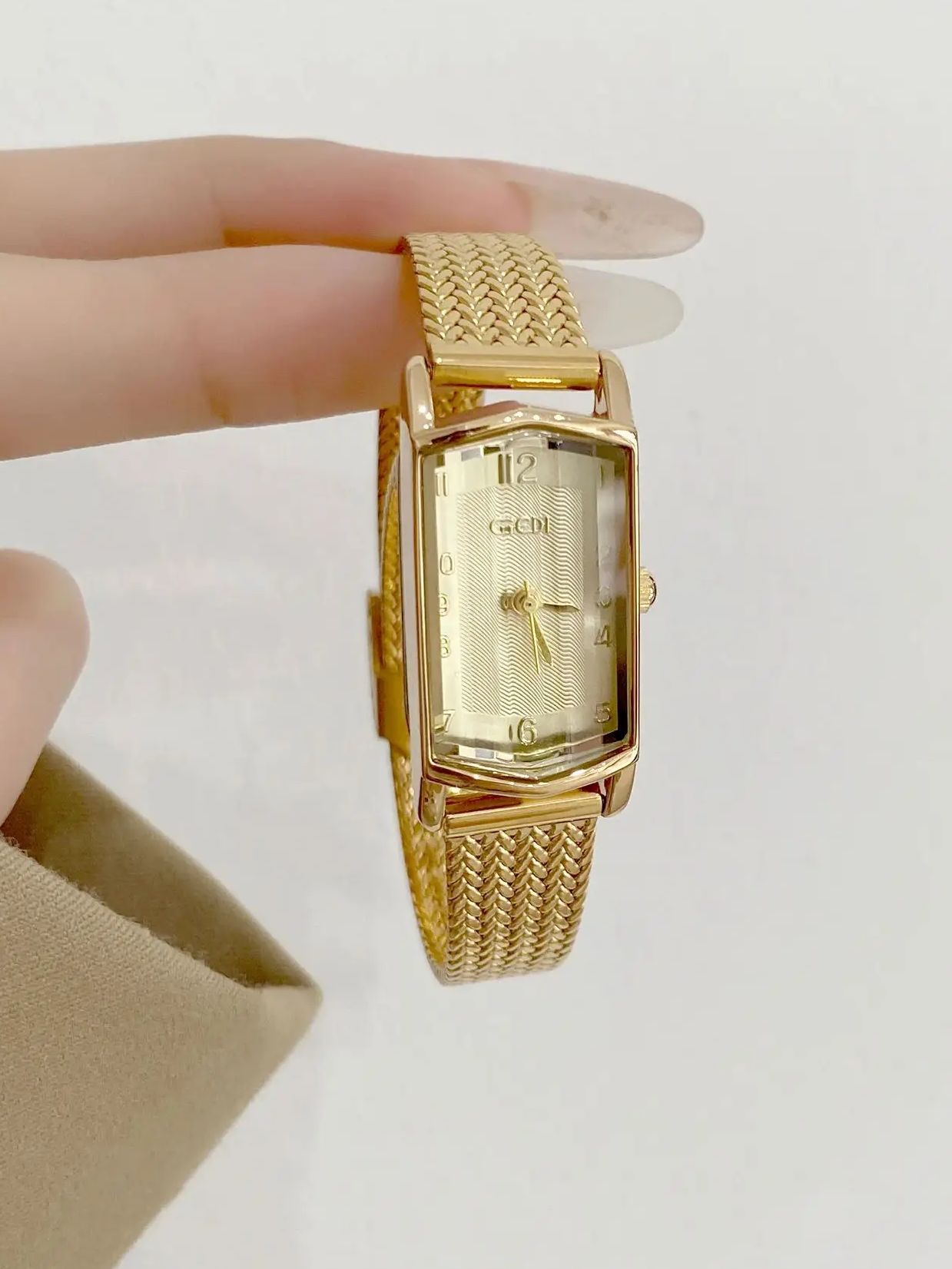 Vintage Gold Women's Watch Col - مراجعة Luxury Watch Vintage وسعره