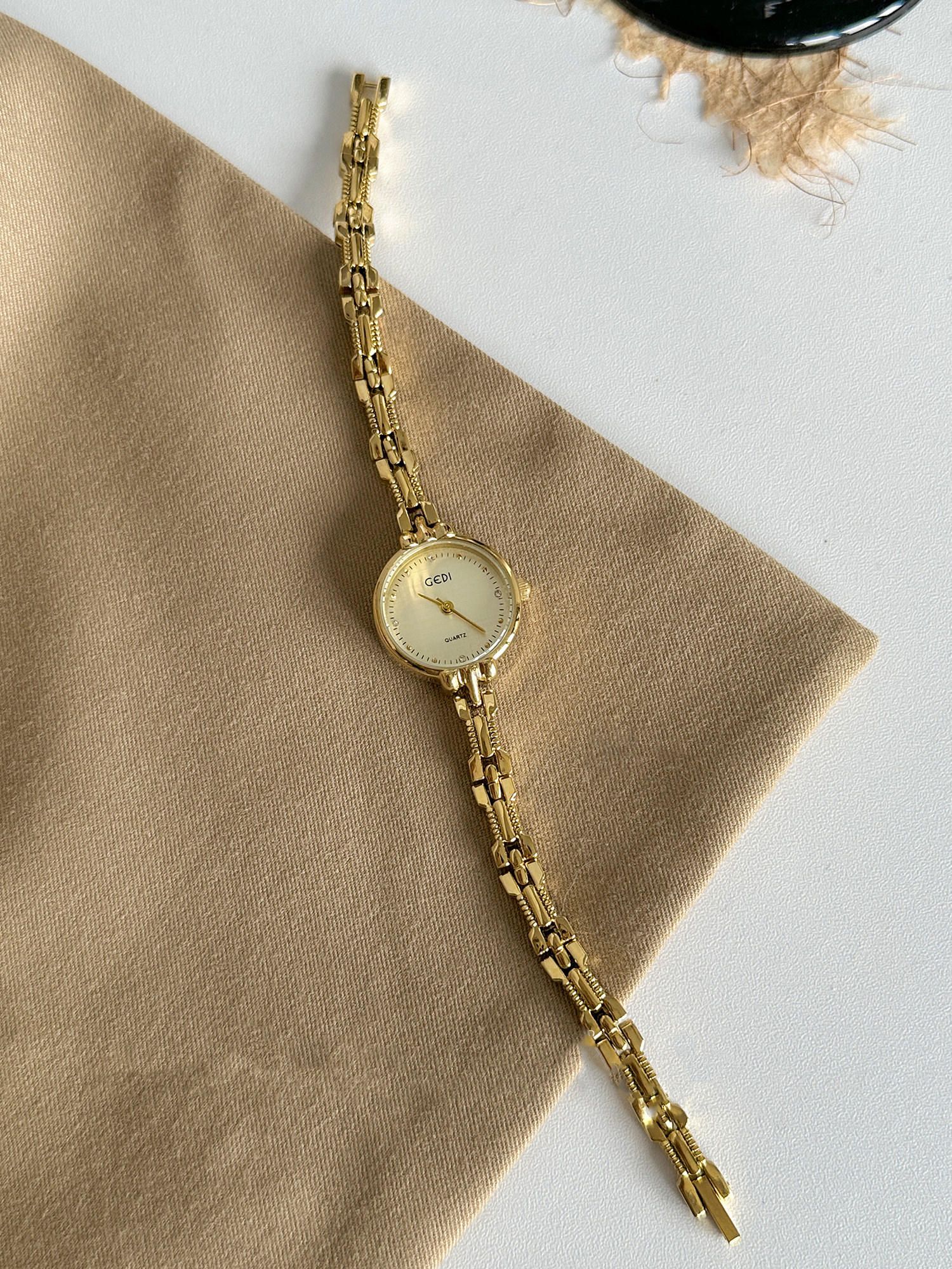 Vintage Gold Women's Watch Col - مراجعة Luxury Watch Vintage وسعره