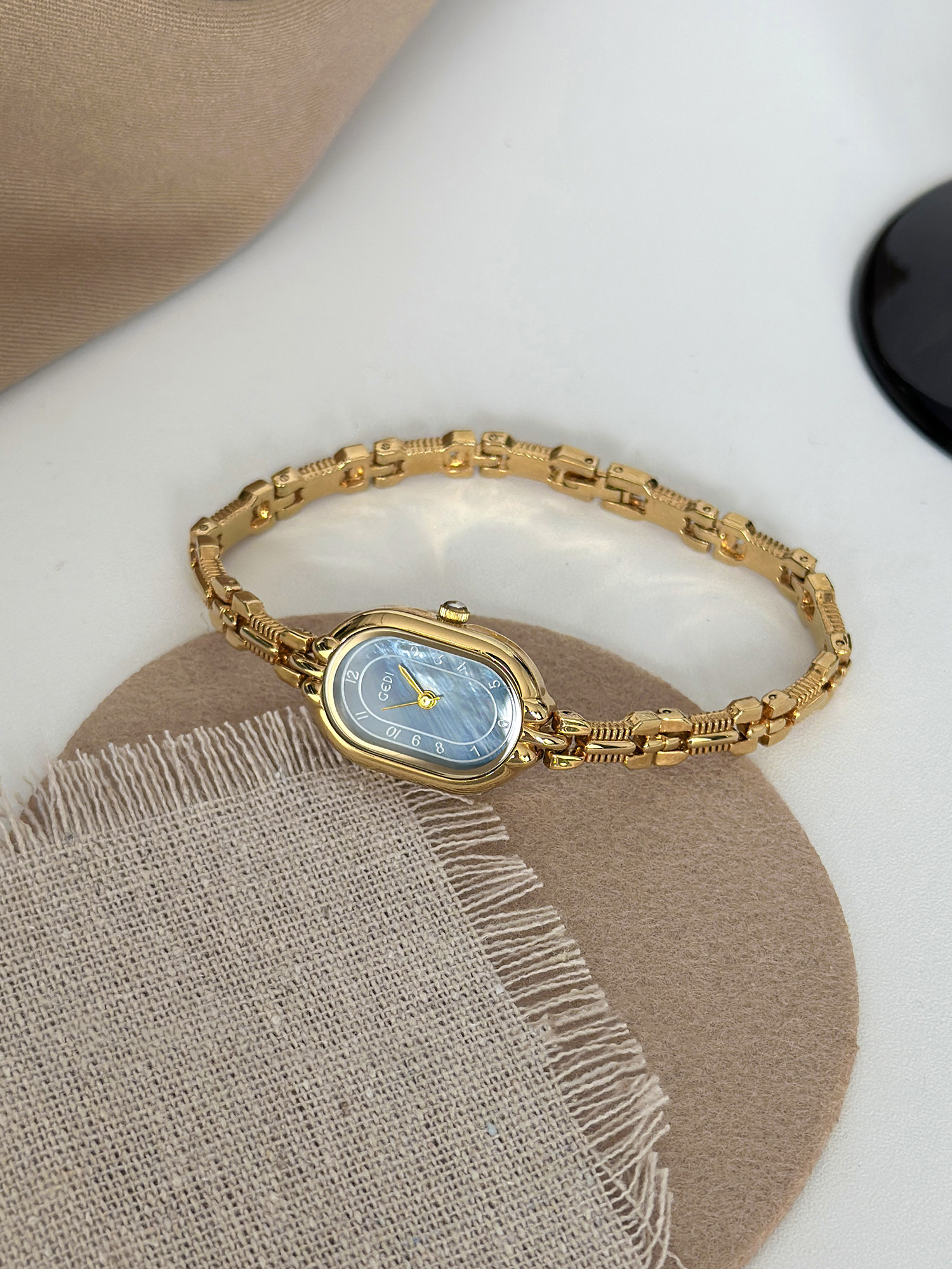 Vintage Gold Women's Watch Col - مراجعة Luxury Watch Vintage وسعره
