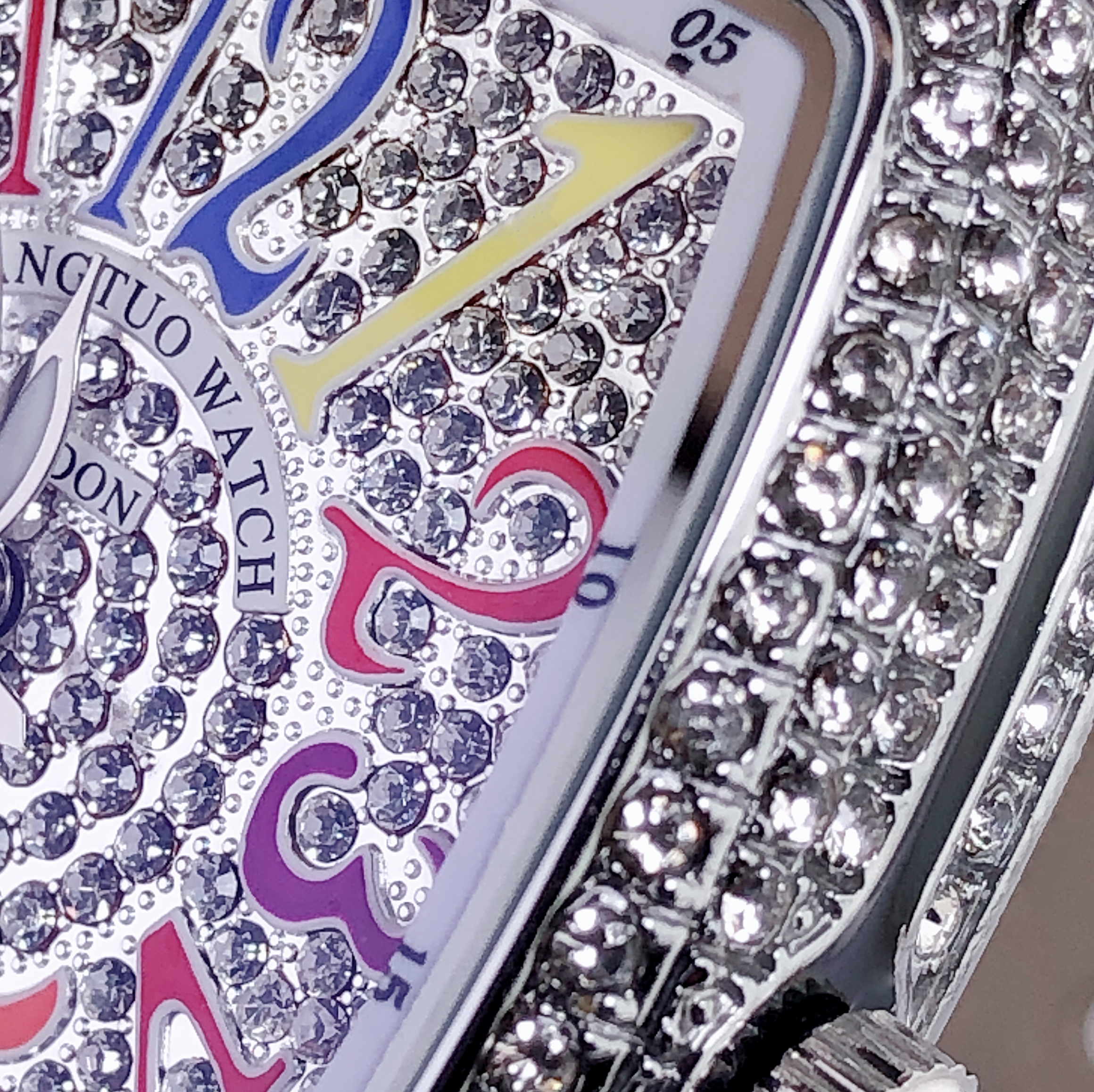 Luxury Tonneau Quartz Ladies W - مراجعة Luxury Watch With Arabic Numerals وسعره